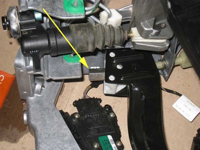 Tip to Manual swap Clutch pedal sensor help!